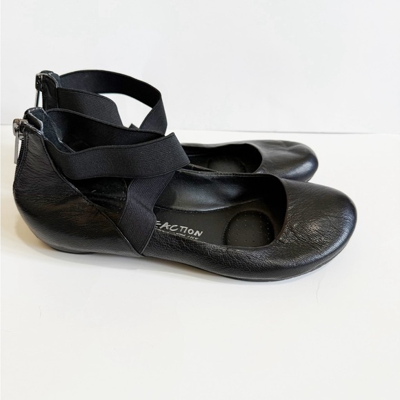 Kenneth Cole Pro Time Black Velvet Ankle Strap Ballet Flats Size 7 GUC - Picture 3 of 9